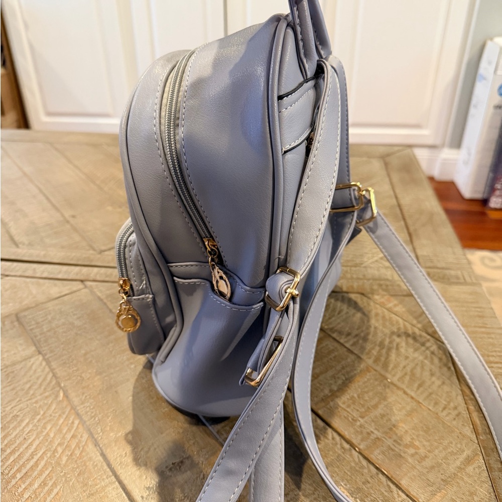 Versatile Light Gray Quilted Backpack - image 4